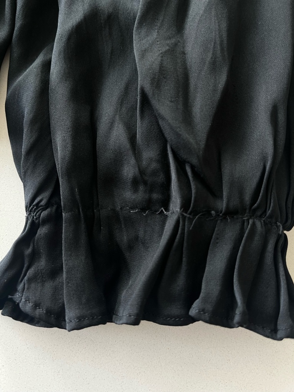 Diane von Furstenberg Black Silk Stretch V-Neck Blouse Ruffle Cuff Size 4 - Picture 8 of 8